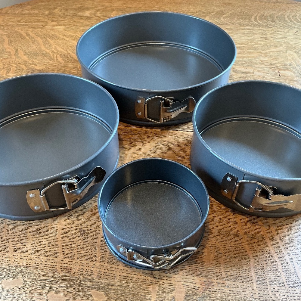 Wilton Spring Form Baking Cake Pans Set of 4 Round - Picture 2 of 14